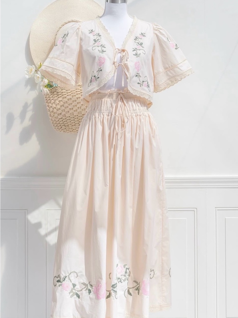 Sofie the Label Embroidered Set - Picture 6 of 8